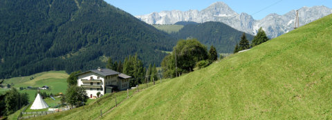 jufa-stmartin-aussen-sommer-berge-72a459071d.jpg
