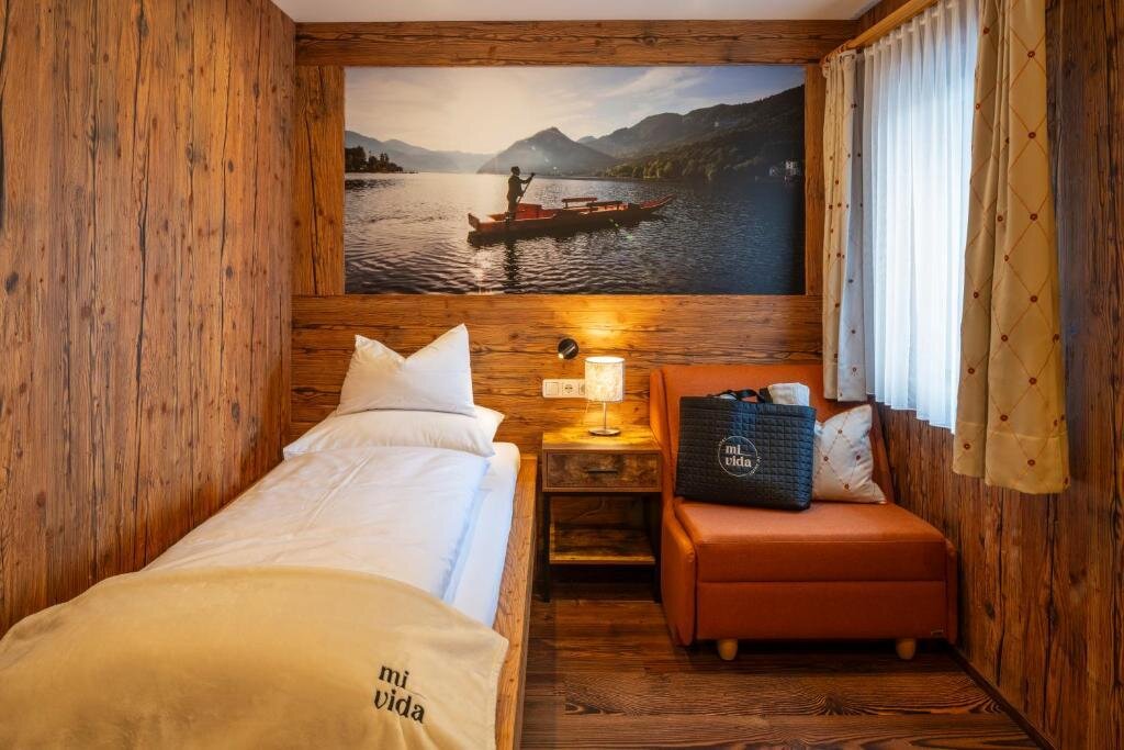 1a01.jpg