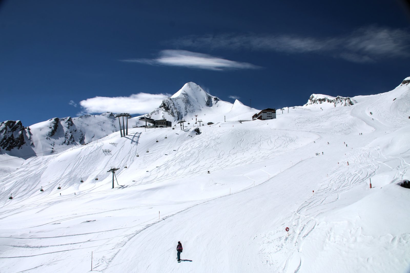 A 12-es pálya, háttérben az Alpincenter és a 3204 m magas Kitzsteinhorn