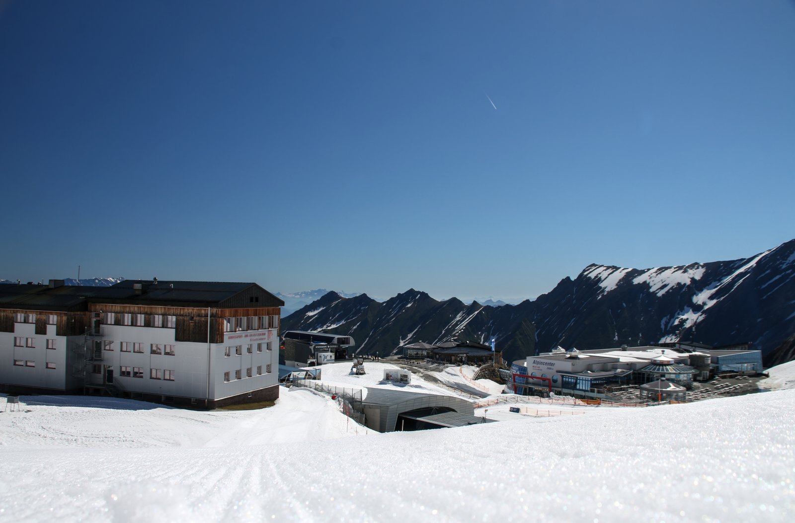 Alpincenter környéke a júniusi napsütésben