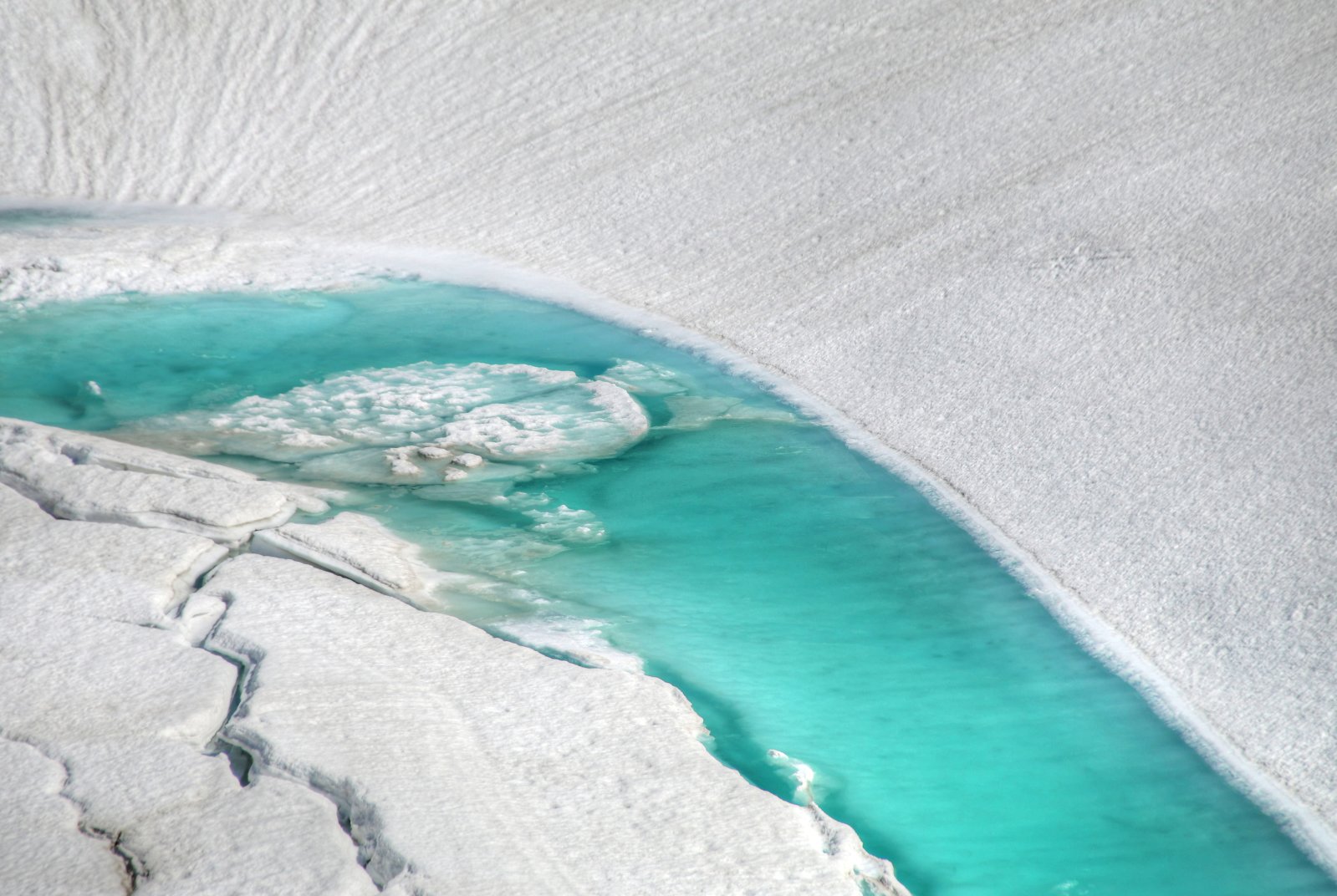 Nagyon bátraknak a kapruni fehér homokos part is ajánlható; a Gletschersee
