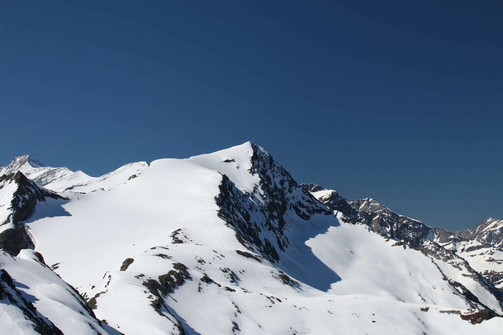 A Magas-Tauern háromezresei, a magashegységekben továbbra is kimagaslóan sok a hó