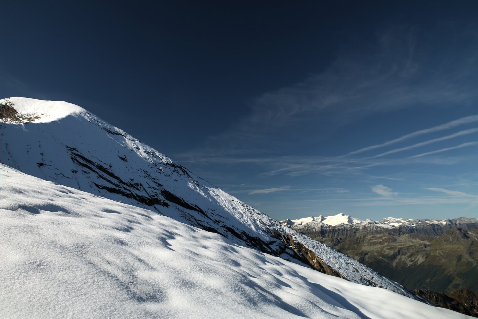 Schmiedinger Scharte, háttérben a horizonton a Großvenediger