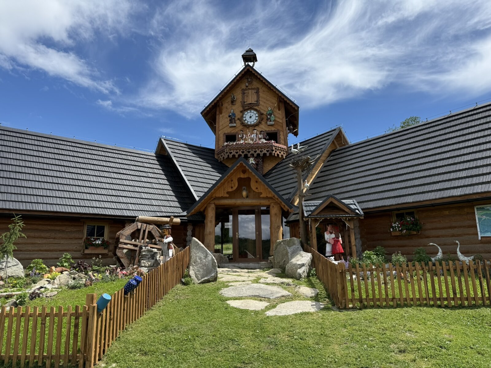 A Gazdovský Dvor koliba kakukkos órája