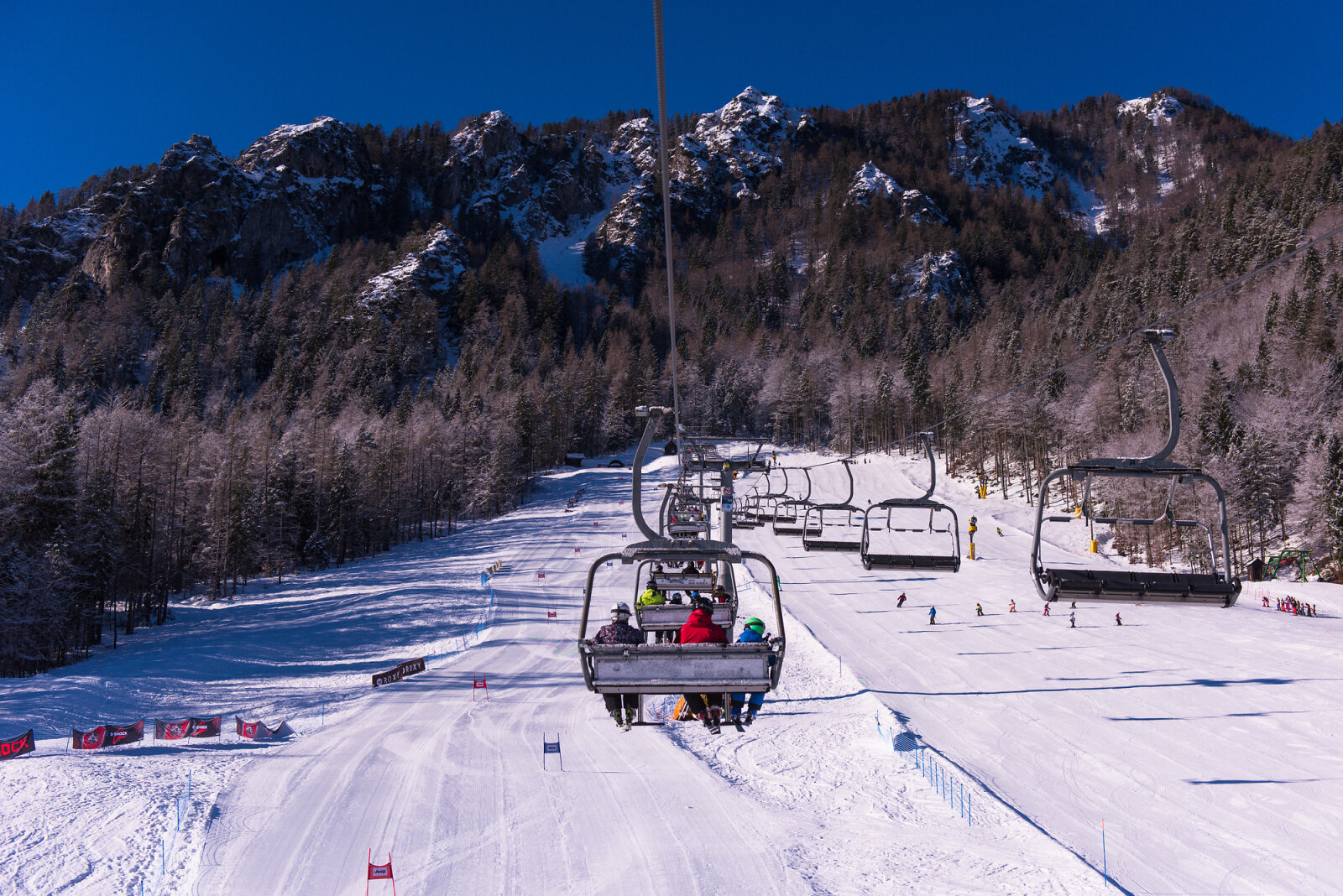 Alpine-Skiing-photo-Iztok-Medja-source-slovenia.info-7.jpg