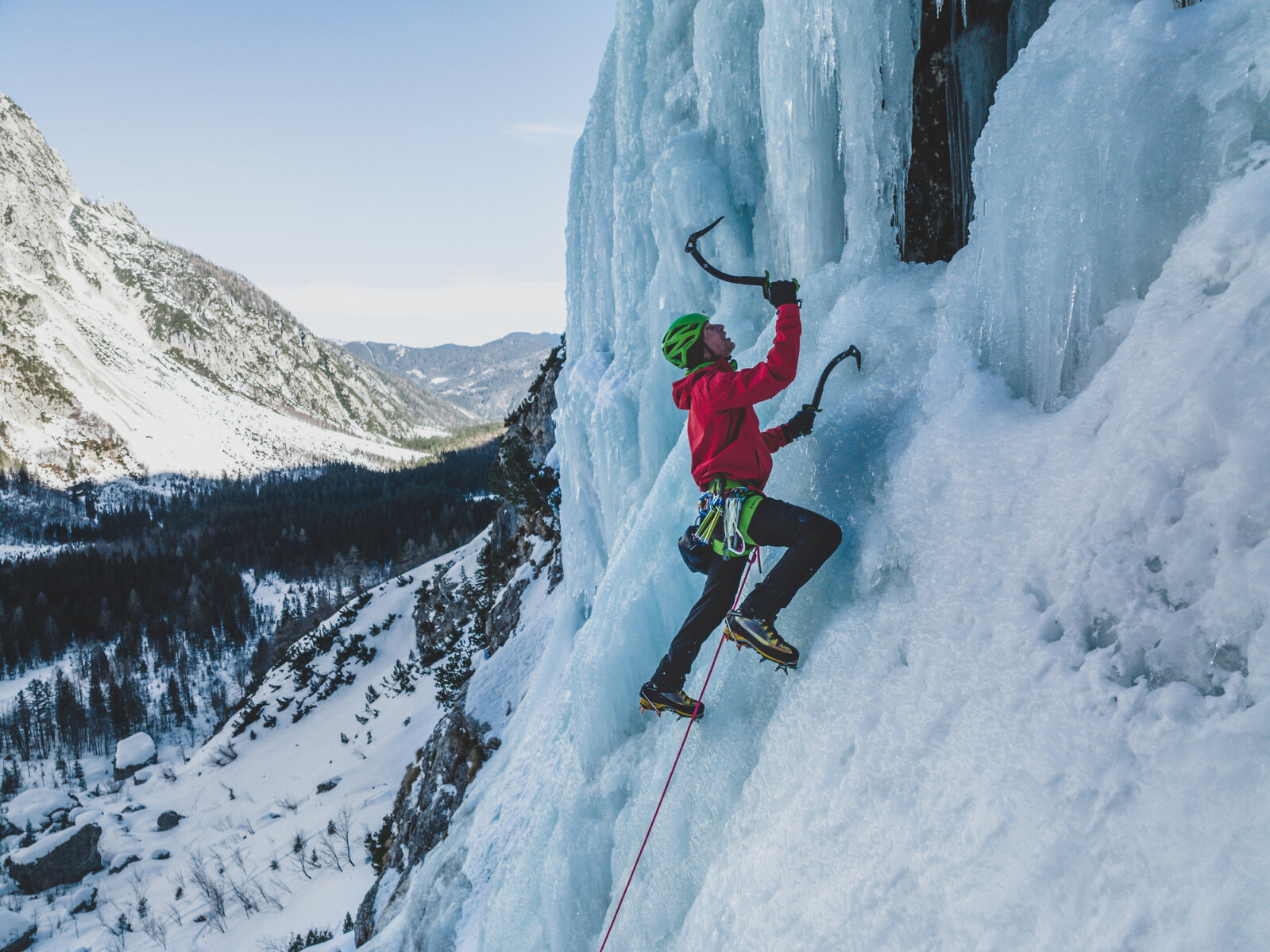 Ice-climbing-photo-CIril-Jazbec-source-slovenia.info-2.jpg