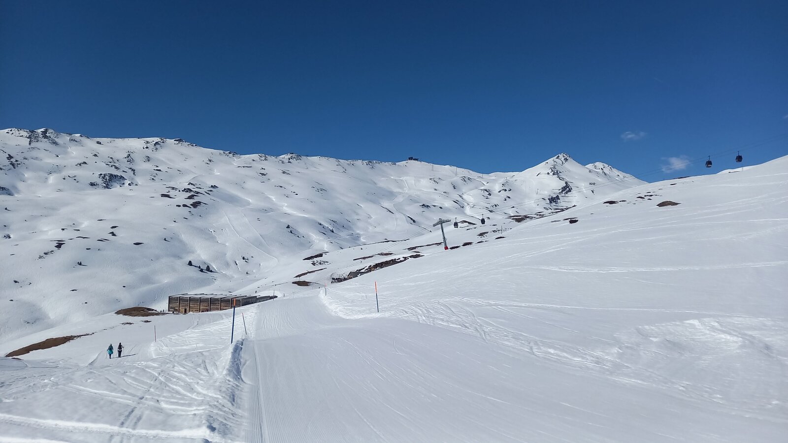 Gyalogosan is lehet menni, vannak téli túraösvények