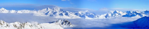 Panoráma 2600 m-ről. Középpen a Mt.Blanc