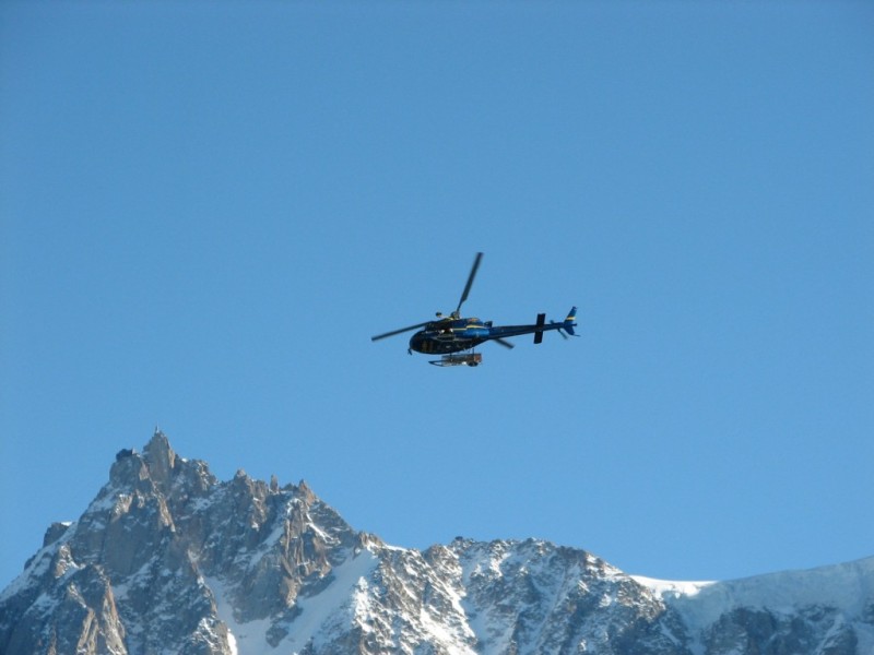 Helikopter az Aug. du Midi előtt