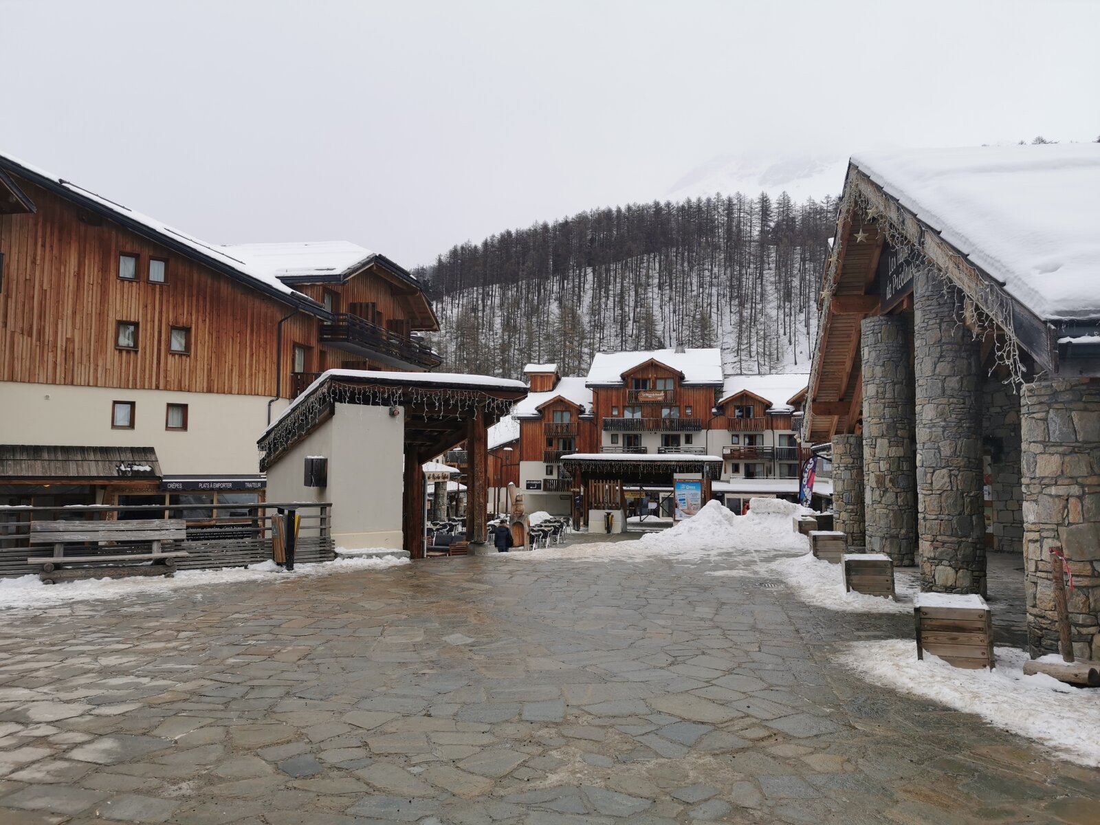 A Silenes és a Le Hauts apartmanok belső udvara