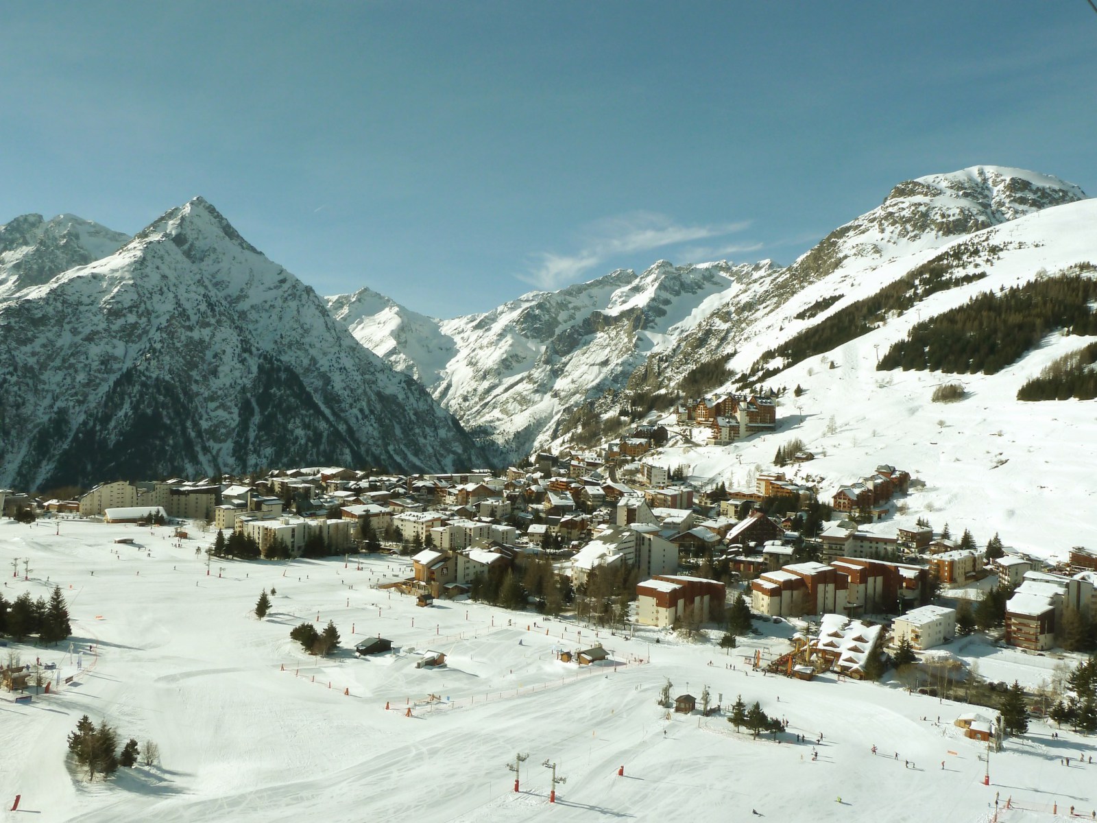 Les 2 Alpes déli városrésze a Valentin pályáról