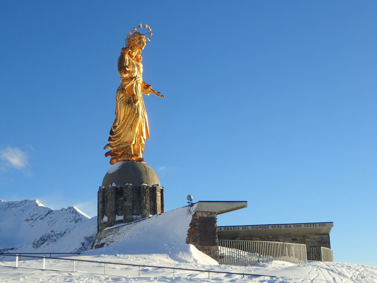 Madonna vigyáz ránk.