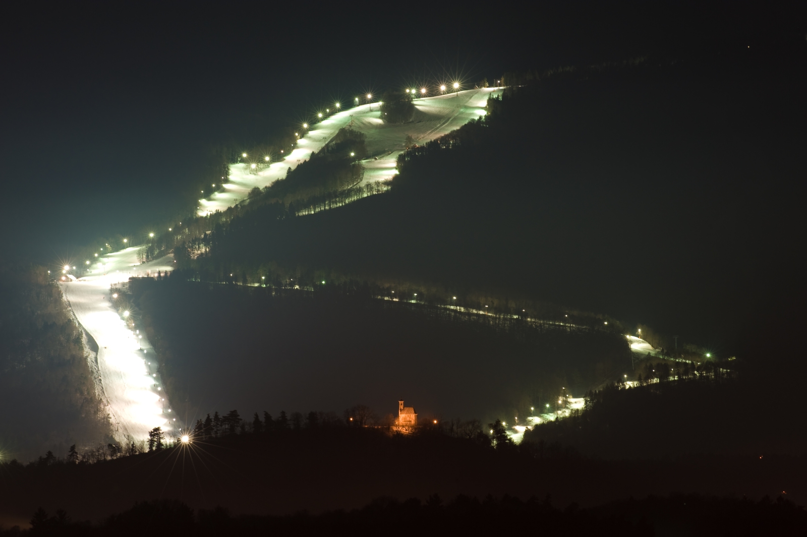 Európa leghosszabb kivilágított sípályája fantasztikus látványt nyújt