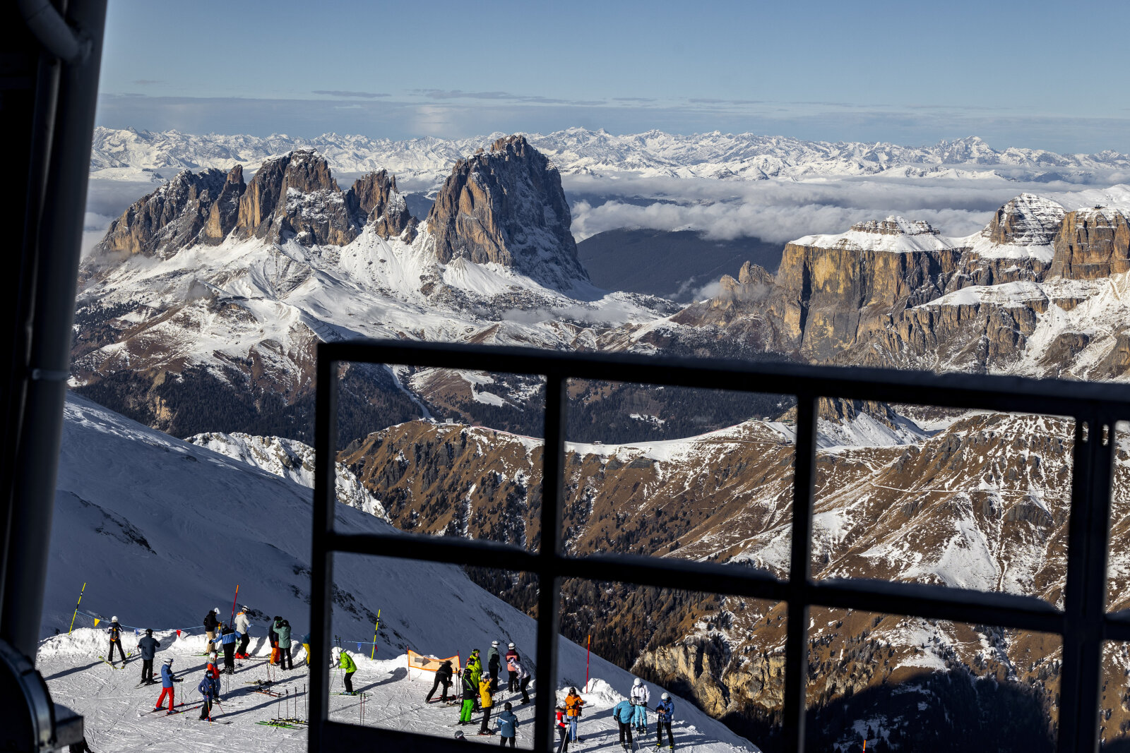 2025-Skiing-in-the-Dolomites-011.jpg