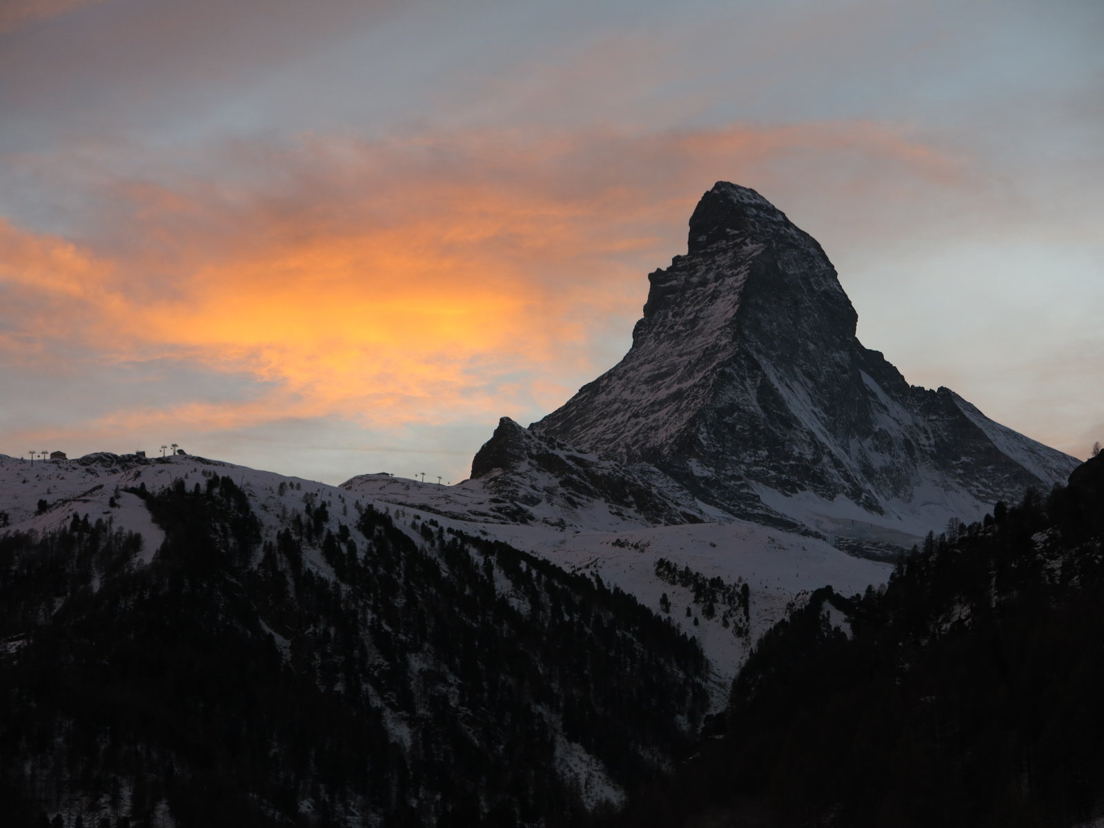 Kilátás a Matterhorn-Express völgyállomásáról