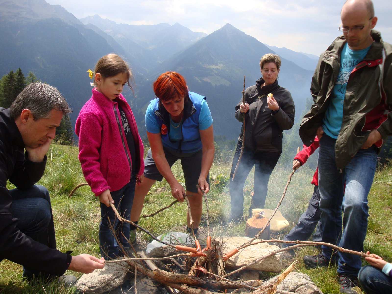 Tűzrakás és pikik a hegyen | Fotó: TG Mölltaler Gletscher