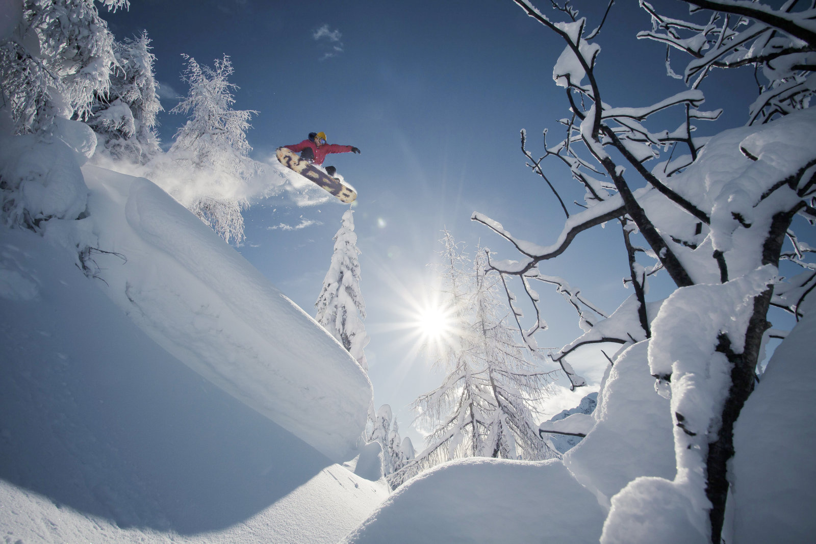 Snowboarder-Nassfeld-Kaernten-Oesterreich-Jump.jpg