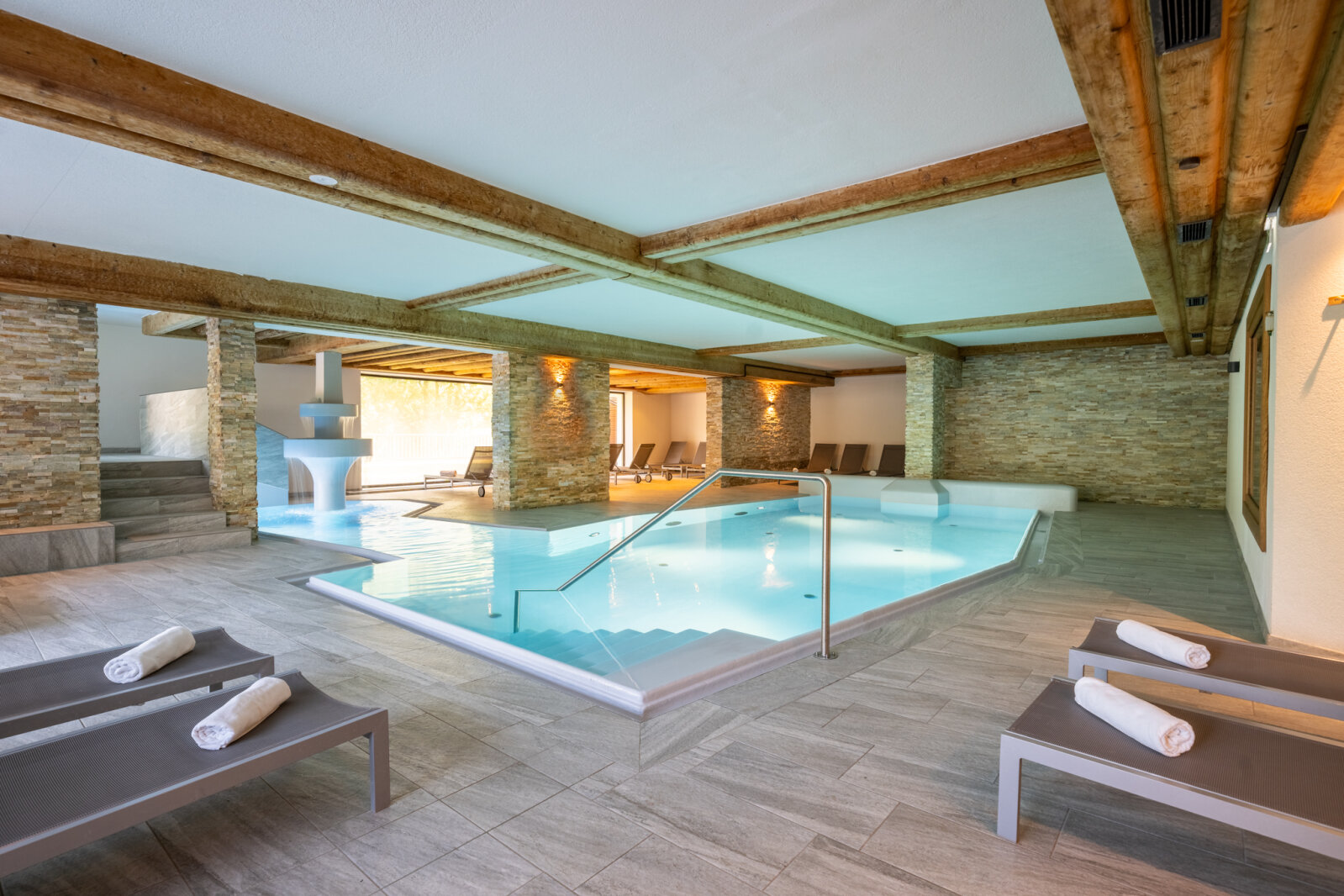 7-Hotel-NockResort-Spa-Schwimmbad-Indoor-Pool.jpg