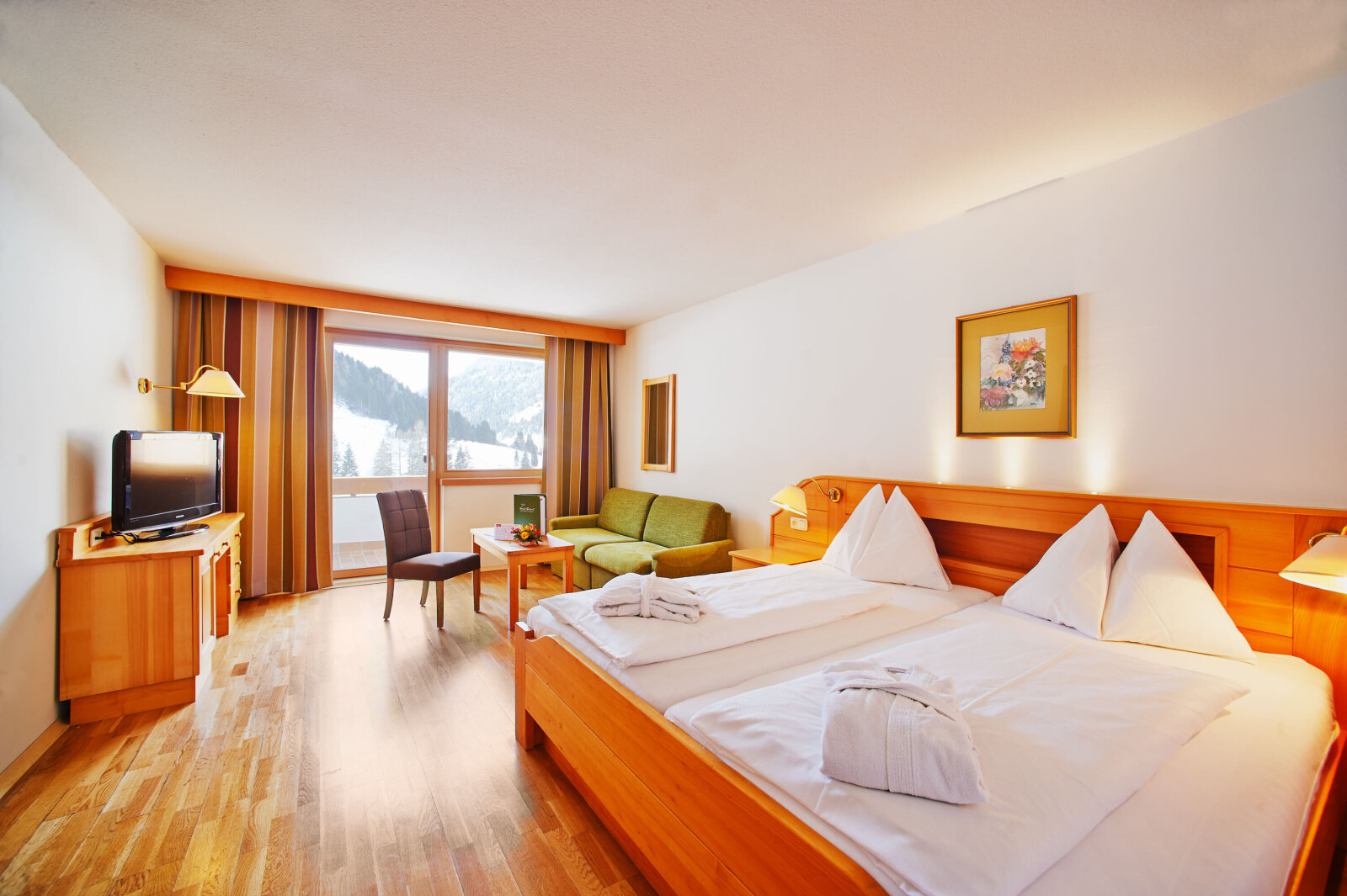 Familiensuite-Holz1.jpg