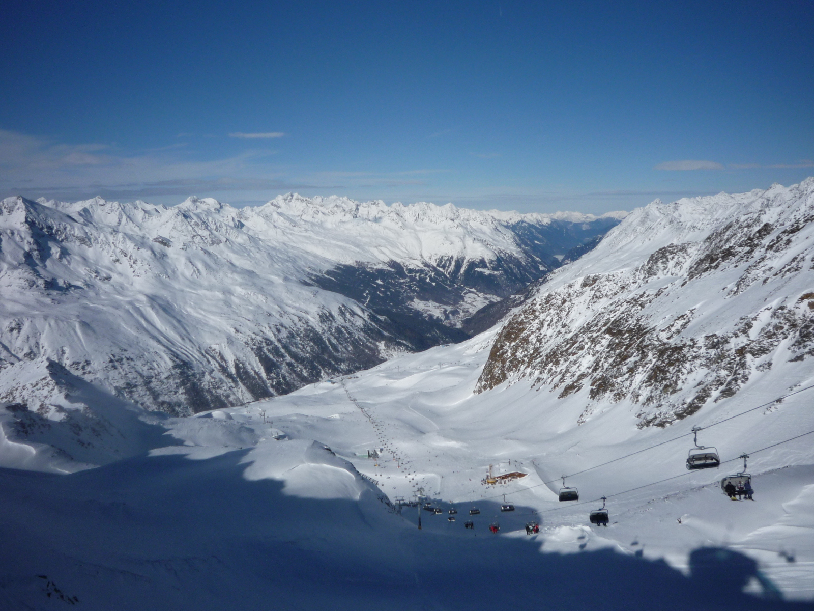 Kilátás a Gurgl-völgyre a panoráma-étteremből