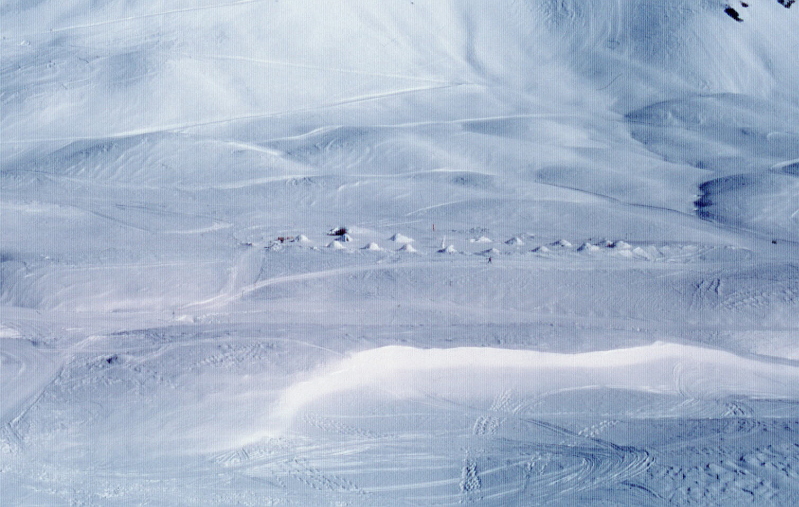 Iglu-város felett a Sirén-tó közelében