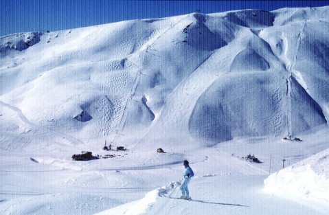 Drouvet (2655 m) tetejéről lejövő pályák a Rousse-hoz