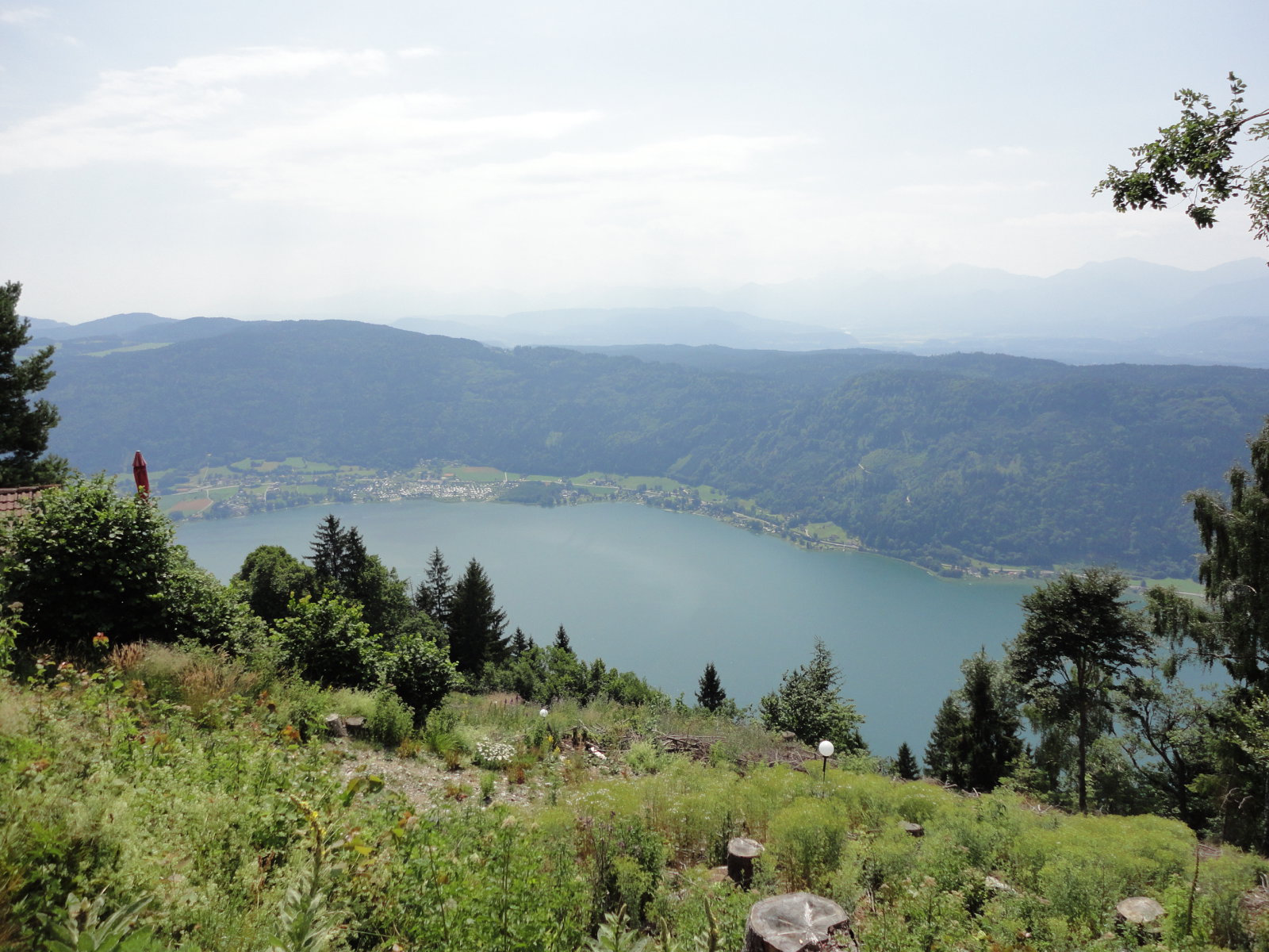 Az Ossiacher See egyik fele kb. 1000 m magasból