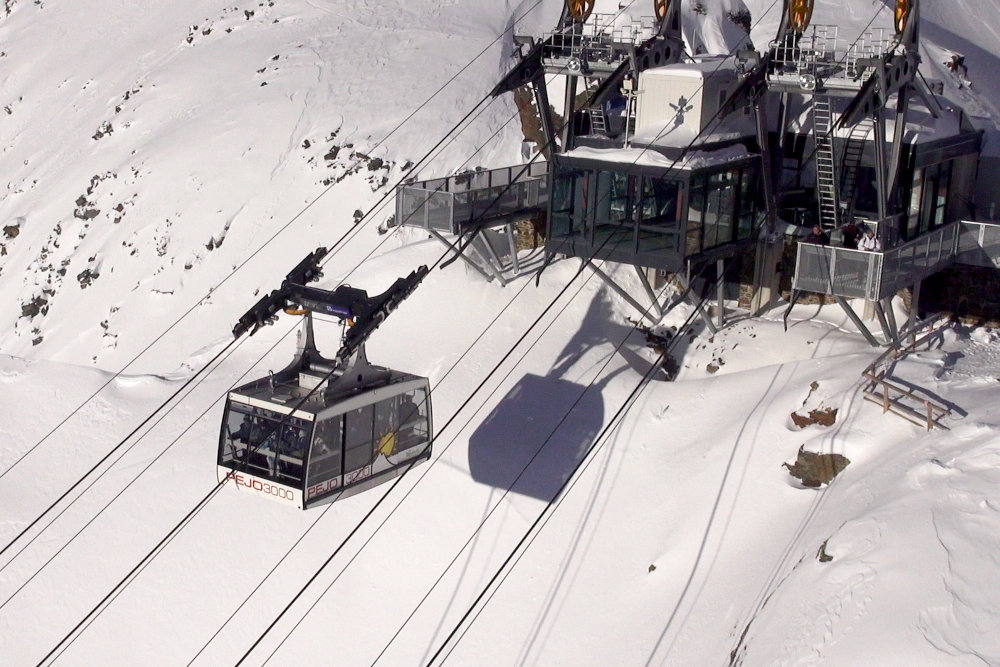 Pejo kabinos liftje 3000 méter magasra repít