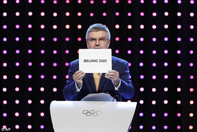 Thomas Bach kihirdeti a győztest - Fotó: IOC