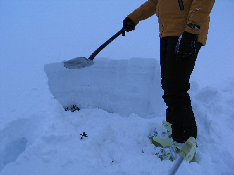 Hóprofil: jól látszanak a hórétegek - Kattints a képre a nagyításhoz