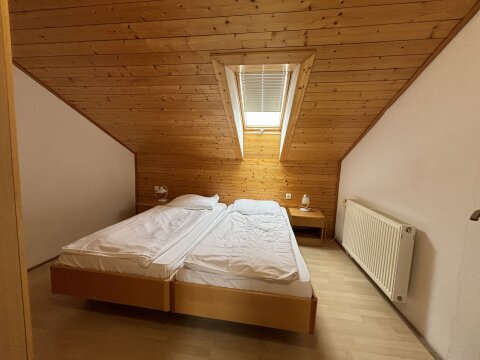 4+2 ágyas bungaló fenti franciaágyas hálószoba
