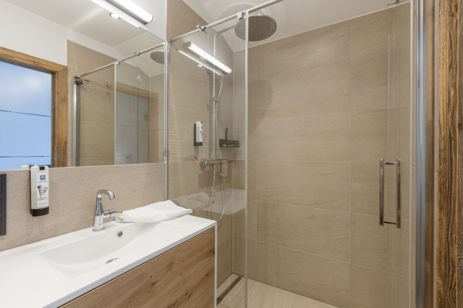 sbs-fw57-fta-2501-08.jpg