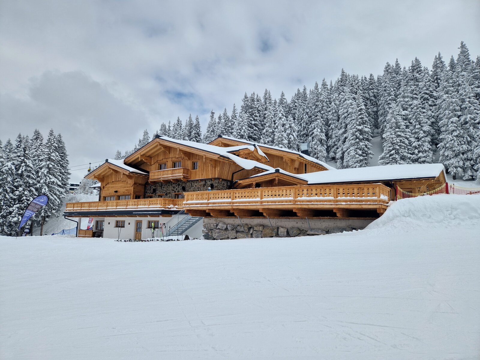 Ez a hütte vadonatúj, tavaly még nem volt itt!