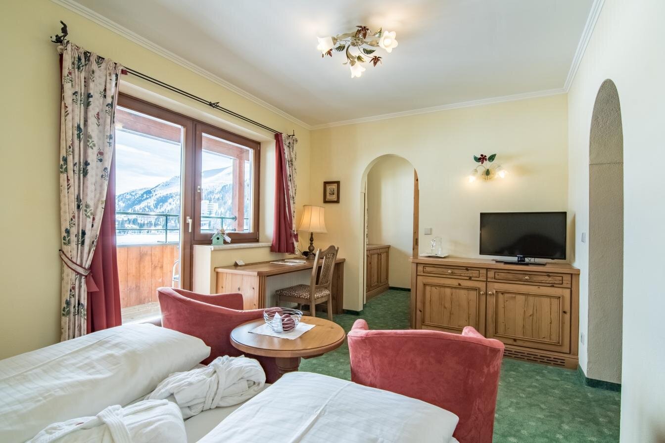 hunting-lodge01.jpg