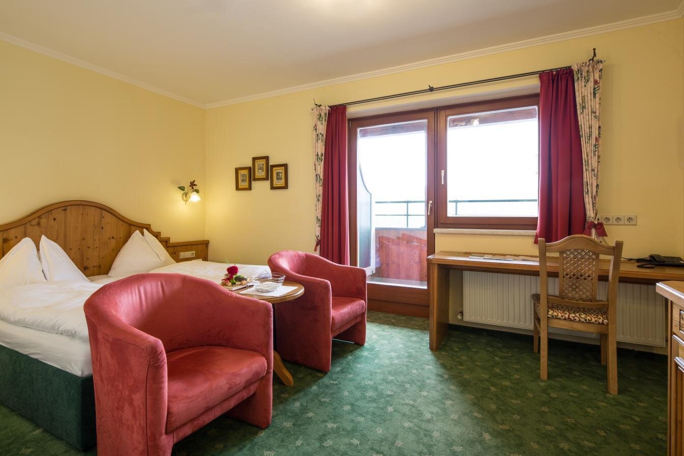 hunting-lodge03.jpg