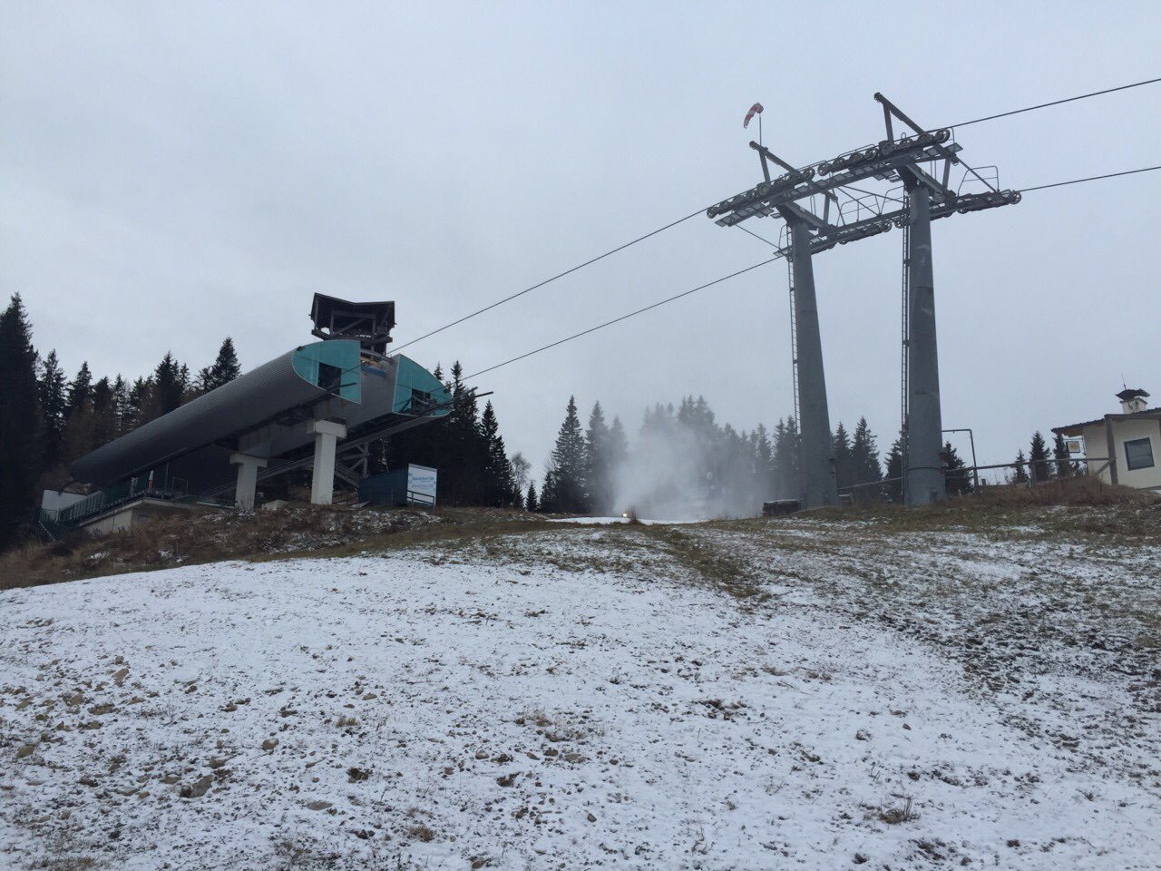 Beschneiung-Zauberberg-Semmering-Bergstation-23.11.2015.JPG