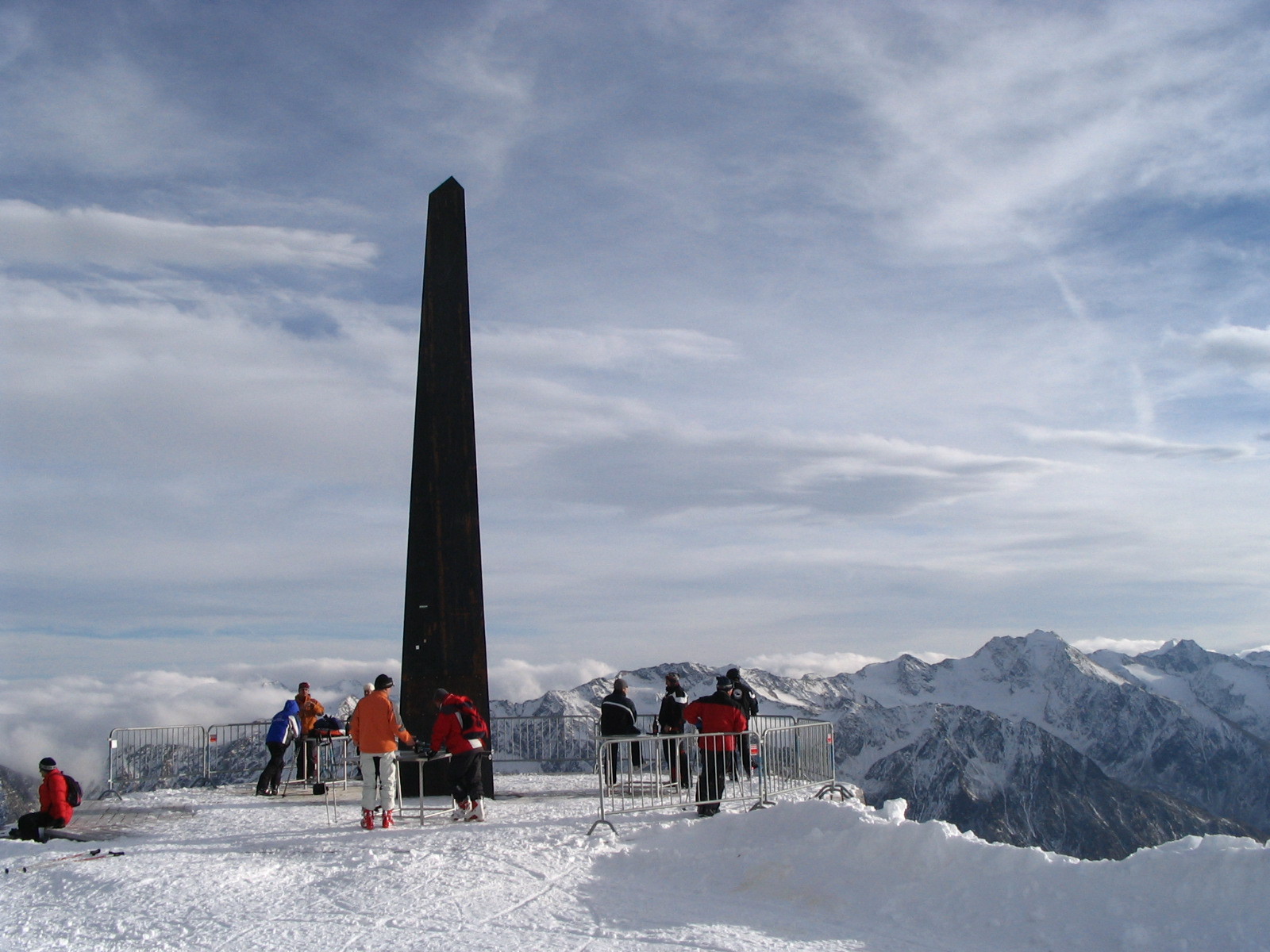 A legmagasabb ponton lévő kilátó: a Schwarze Schneid obeliszk 3370 méteren