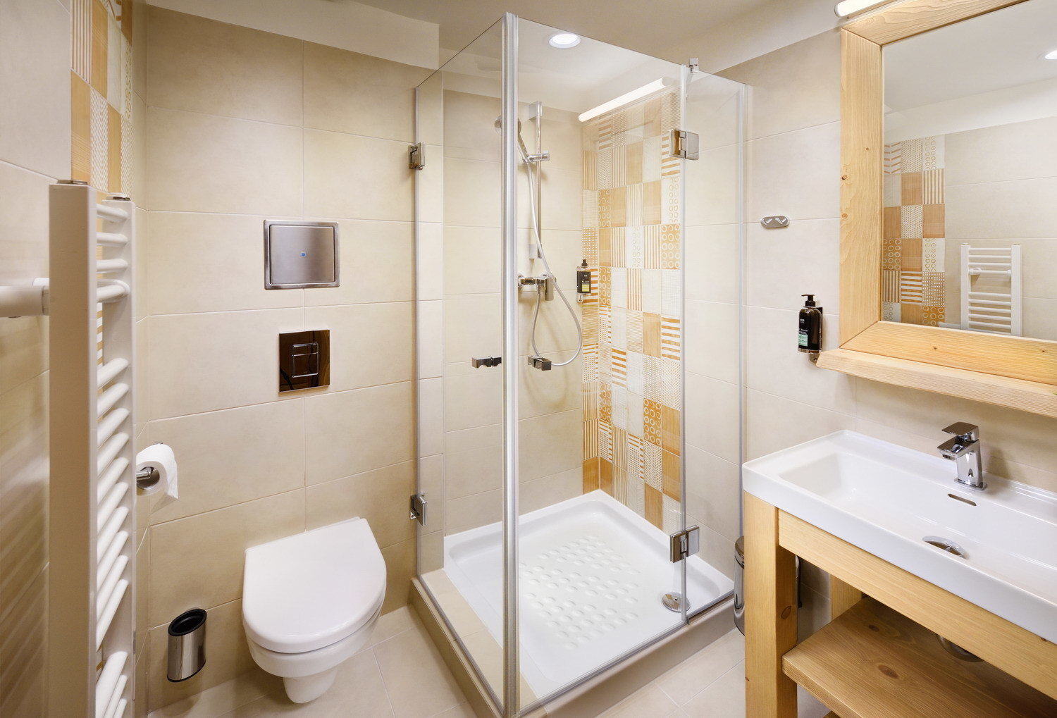 zuhanyzó az 1, 2, 2-3 és 2-3 standard szobákban