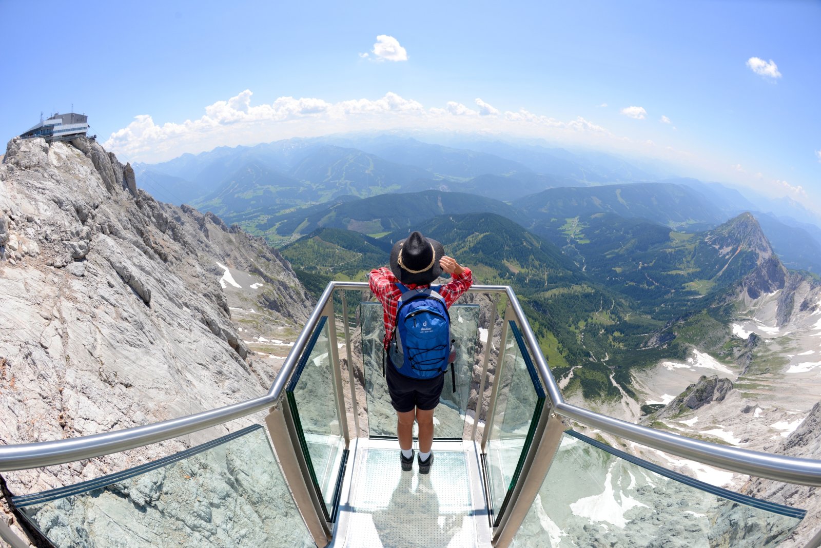 Az összesen 950 kilométeres gyalogtúra útvonal a Dachstein gleccserről indul | Fotó: Gery-Wolf