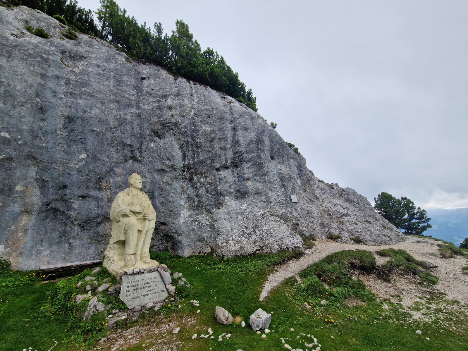 szobor-kolto.jpg