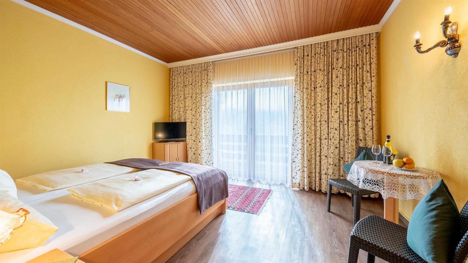 Pension-SU00fcdhang-Bad-Kleinkirchheim-Doppelzimmer-Ba.jpg