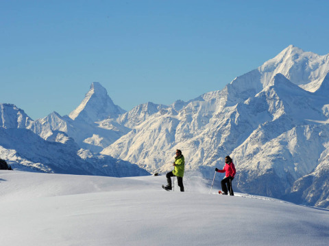 Hótalpas túra Wallisban - háttérben a Matterhorn