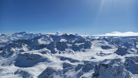 Kelet irányban a Dom, Matterhorn, stb.