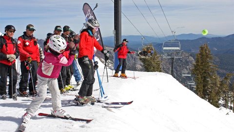 Kaliforniában a hógolf a sikkes télbúcsúztatás | Fotó: www.squawalpine.com