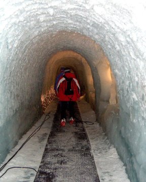 Grotte, azaz a jégbarlang bejárati folyosója