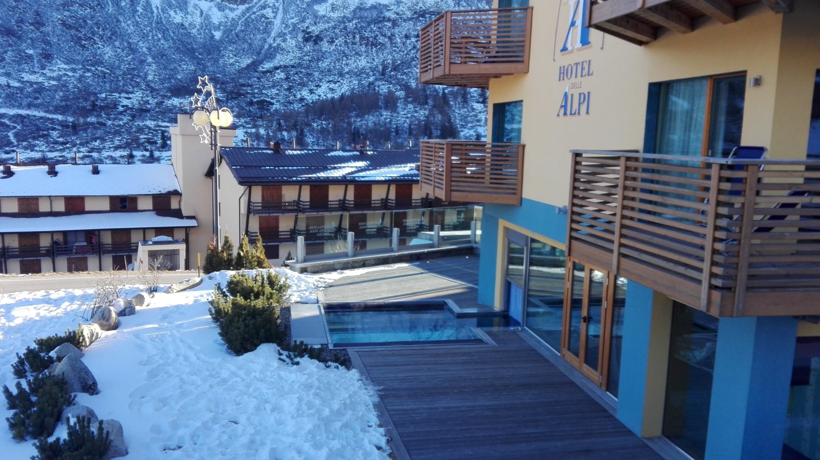 Hotel Delle Alpi külső medence