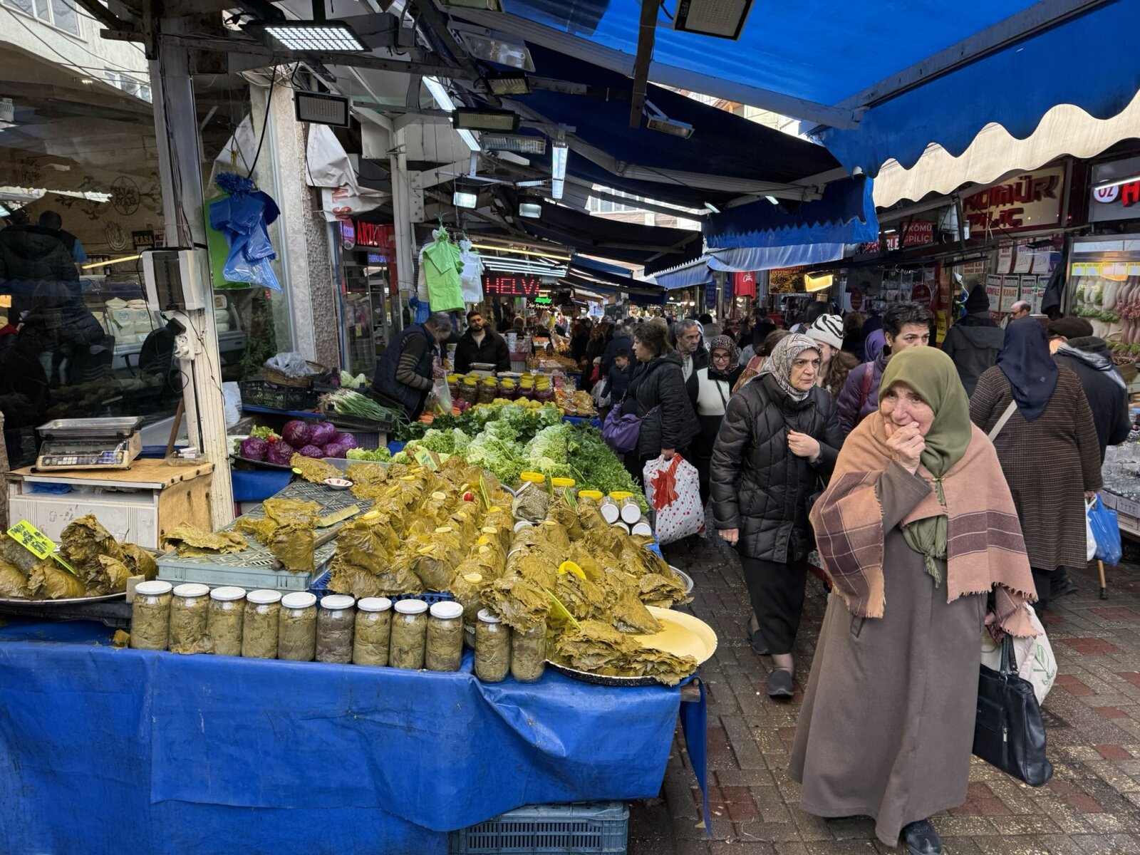 A bursai hagyományos piac, közvetlenül a bazár mellett