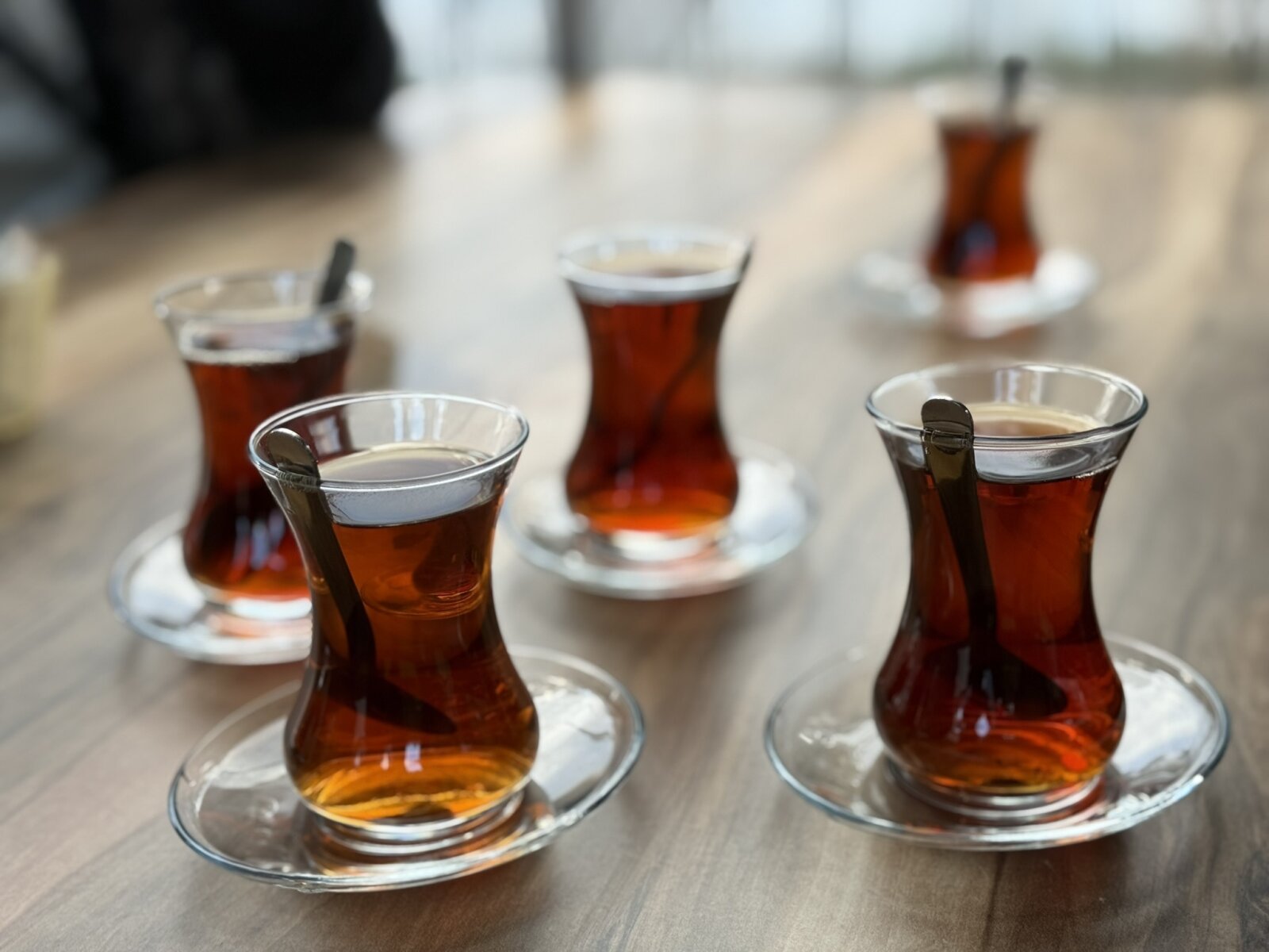 Török fekete tea a klasszikus, 1 decis pohárban tálalva