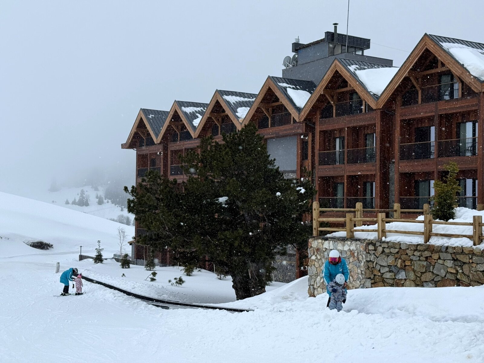 Síoktatás varázsszőnyegen a Ceylan Splend'or Uludag hotel mellett