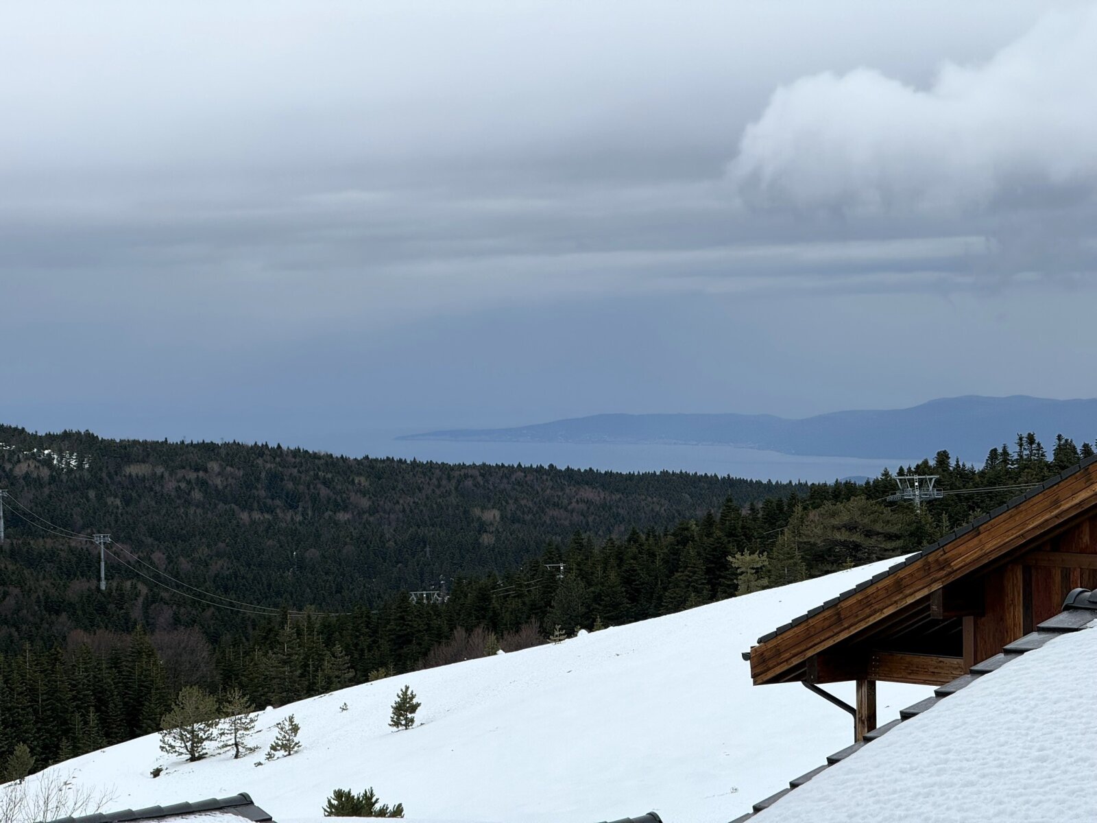 Kedvező időjárás esetén csodás paroráma nyílik a Márvány-tengerre